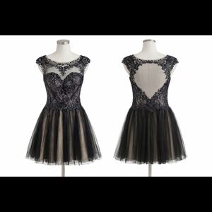 Alyce Paris Size 6 Black & Nude Lace Beaded Cocktail Dress NWOT Structured Tulle